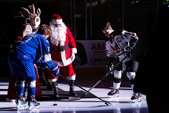 20231223_Santa_Claus_Puck_Drop_8398_4x6
