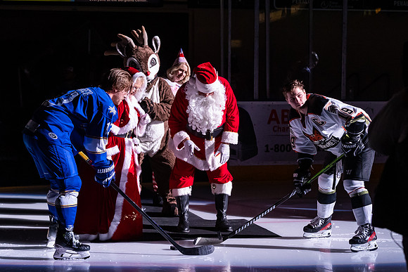 20231223_Santa_Claus_Puck_Drop_8391_4x6