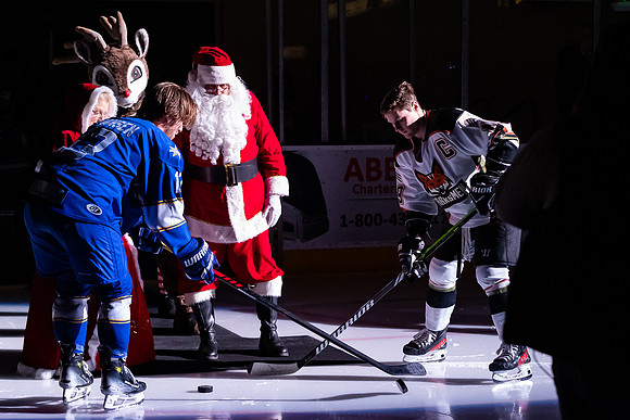20231223_Santa_Claus_Puck_Drop_8397_4x6