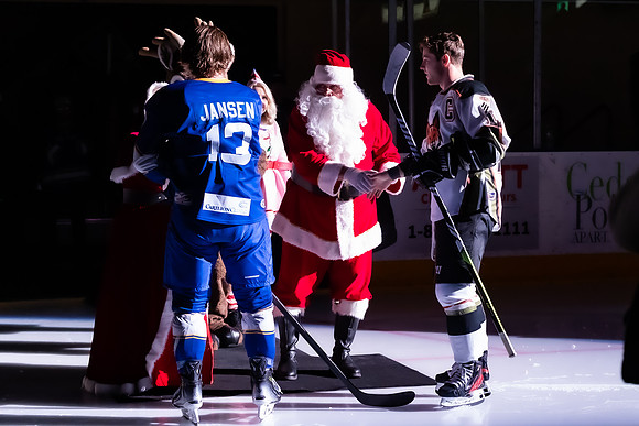 20231223_Santa_Claus_Puck_Drop_8405_4x6
