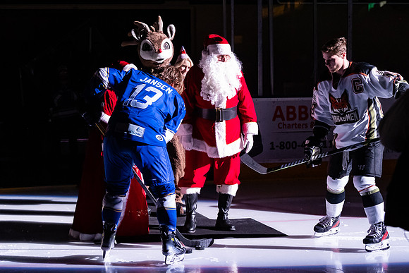 20231223_Santa_Claus_Puck_Drop_8401_4x6