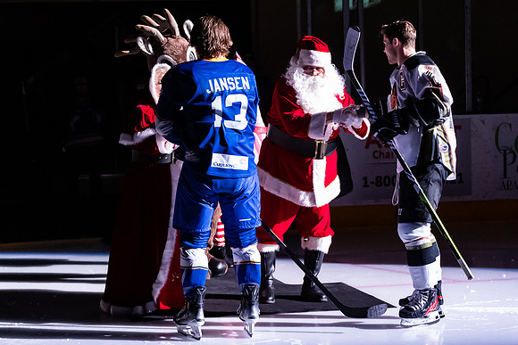 20231223_Santa_Claus_Puck_Drop_8404_4x6