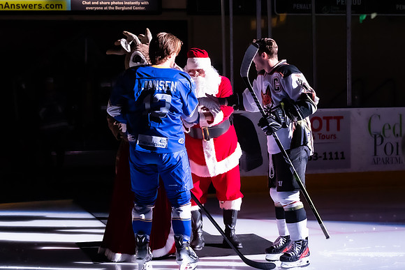 20231223_Santa_Claus_Puck_Drop_8413_4x6