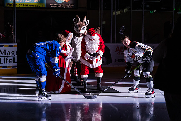 20231223_Santa_Claus_Puck_Drop_8375_No_Crop