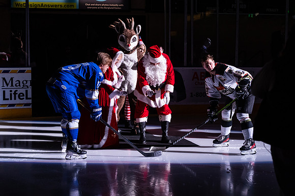 20231223_Santa_Claus_Puck_Drop_8379_No_Crop