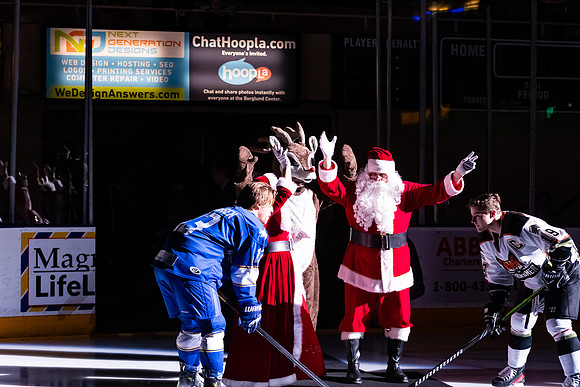 20231223_Santa_Claus_Puck_Drop_8372_No_Crop