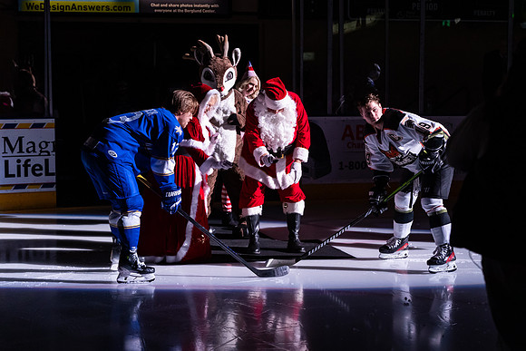 20231223_Santa_Claus_Puck_Drop_8382_No_Crop