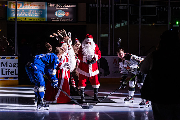 20231223_Santa_Claus_Puck_Drop_8374_No_Crop