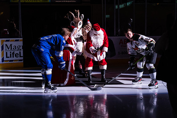 20231223_Santa_Claus_Puck_Drop_8383_No_Crop