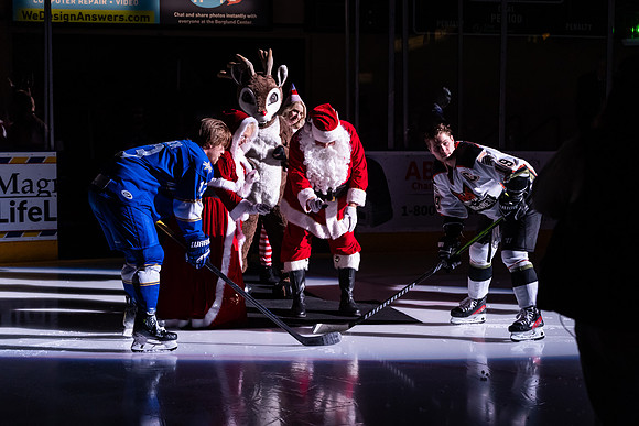 20231223_Santa_Claus_Puck_Drop_8381_No_Crop