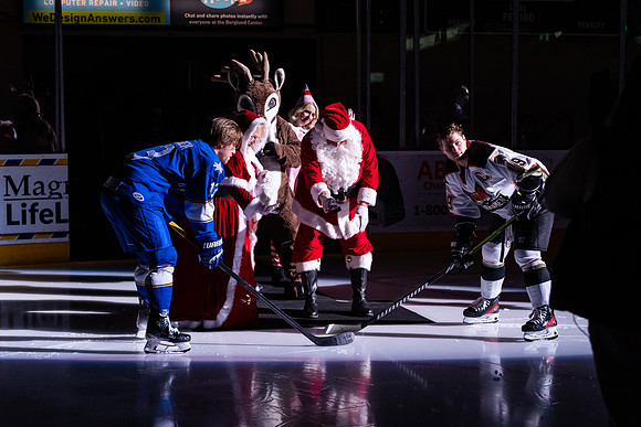 20231223_Santa_Claus_Puck_Drop_8385_No_Crop