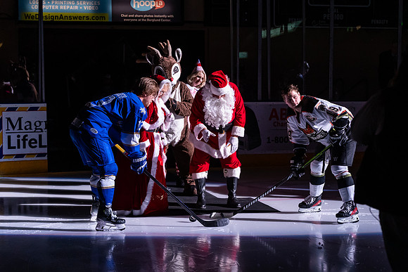 20231223_Santa_Claus_Puck_Drop_8390_No_Crop