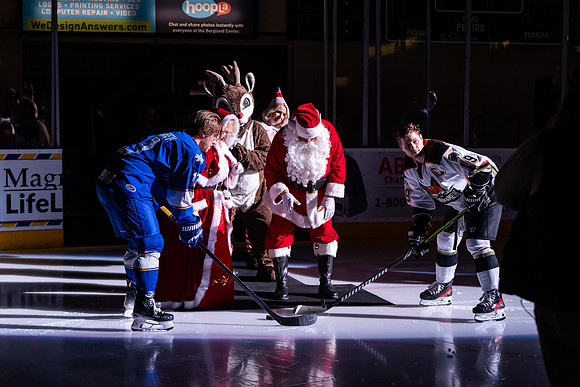 20231223_Santa_Claus_Puck_Drop_8391_No_Crop