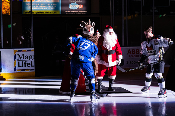 20231223_Santa_Claus_Puck_Drop_8401_No_Crop