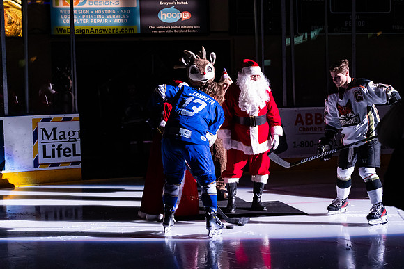 20231223_Santa_Claus_Puck_Drop_8400_No_Crop