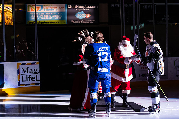 20231223_Santa_Claus_Puck_Drop_8404_No_Crop