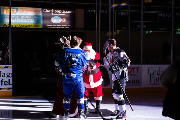 20231223_Santa_Claus_Puck_Drop_8413_No_Crop