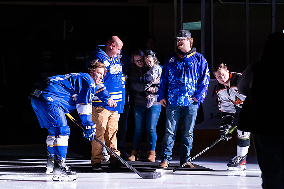 Jason_Boothe_Puck_Drop-8346_4x6