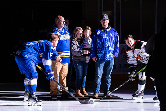 Jason_Boothe_Puck_Drop-8349_4x6