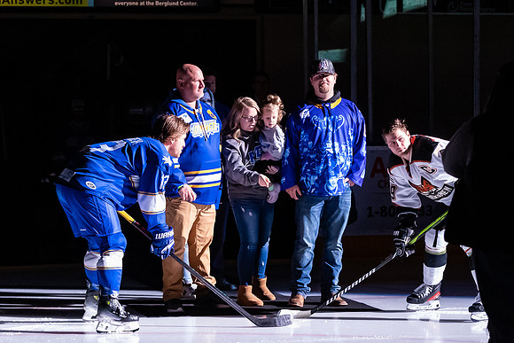 Jason_Boothe_Puck_Drop-8348_4x6