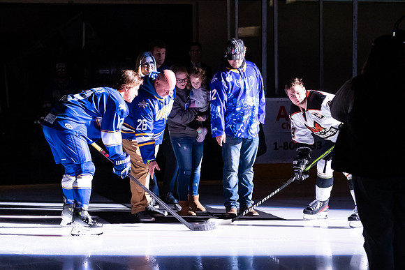 Jason_Boothe_Puck_Drop-8351_4x6