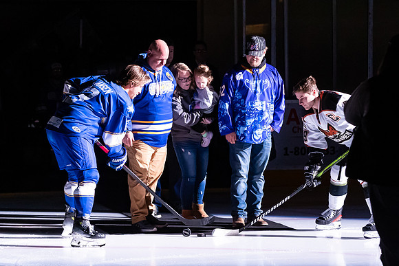 Jason_Boothe_Puck_Drop-8354_4x6