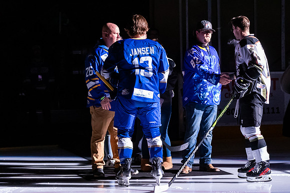 Jason_Boothe_Puck_Drop-8364_4x6
