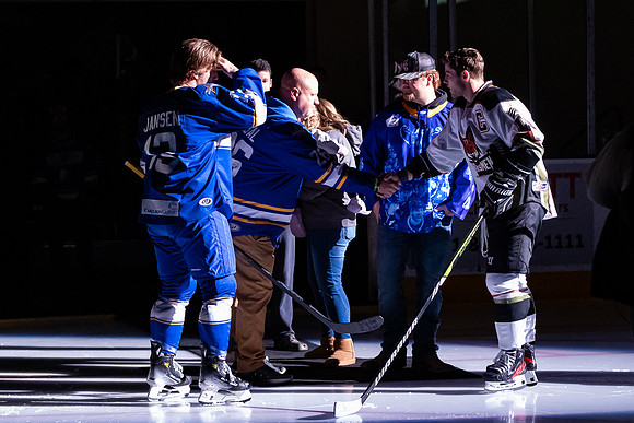 Jason_Boothe_Puck_Drop-8365_4x6