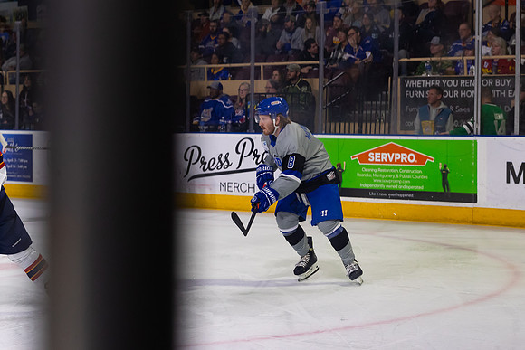Alex_Norwinski_7225_No_Crop