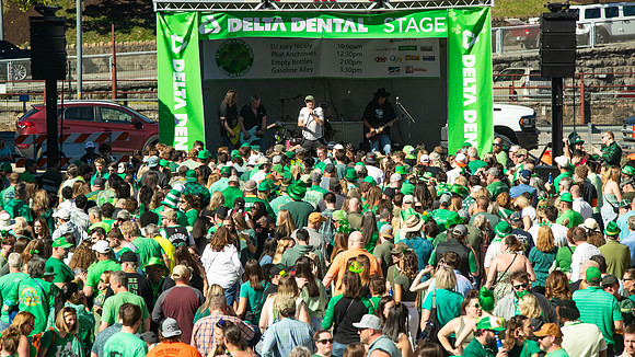 Gasoline_Alley_w_Crowd_6582_16x9_Full