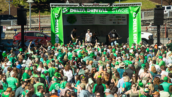 Gasoline_Alley_w_Crowd_6575_16x9_Full