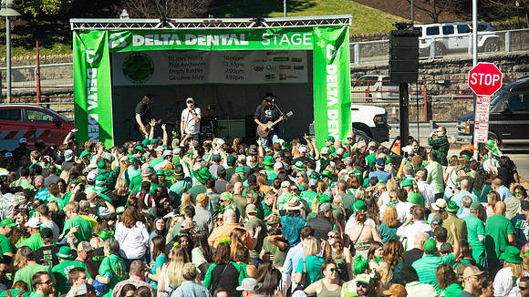Gasoline_Alley_w_Crowd_6577_16x9_Full