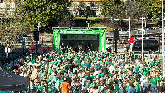 Gasoline_Alley_w_Crowd_6568_16x9_Full