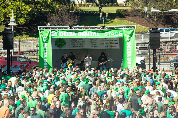 Gasoline_Alley_w_Crowd_6573_No_Crop