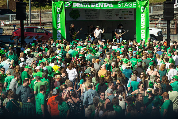 Gasoline_Alley_w_Crowd_6580_No_Crop