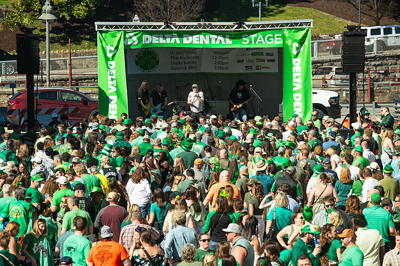Gasoline_Alley_w_Crowd_6582_No_Crop