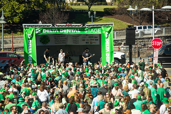 Gasoline_Alley_w_Crowd_6577_No_Crop