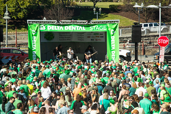 Gasoline_Alley_w_Crowd_6585_No_Crop