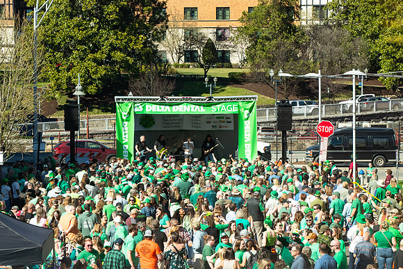 Gasoline_Alley_w_Crowd_6568_No_Crop