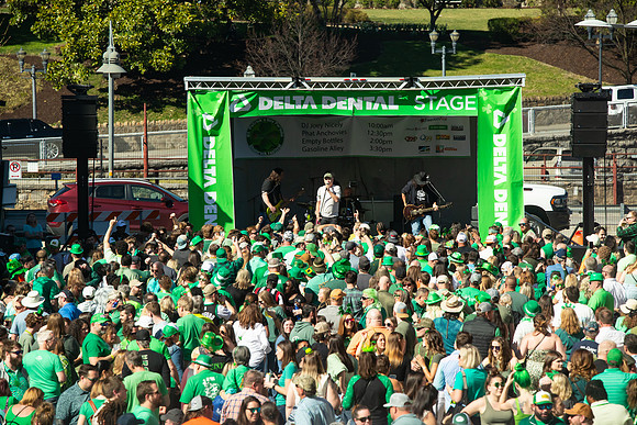 Gasoline_Alley_w_Crowd_6575_No_Crop