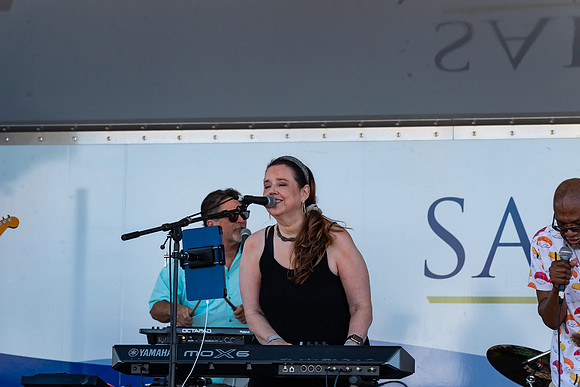 Melody_Irby_Keyboards_2674_No_Crop