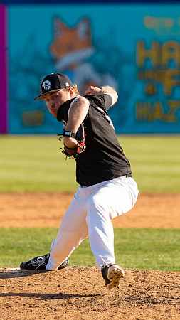 Gardner_Meeks_2598_16x9_Full