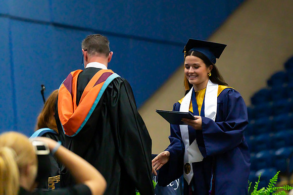 Caleigh_Ponn_Diploma_7088_4x6