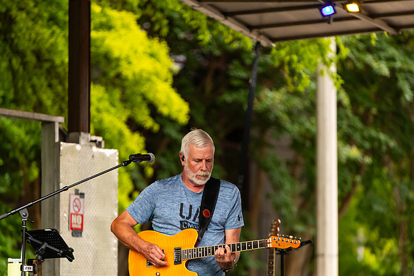 Rob_Campbell_3322_No_Crop