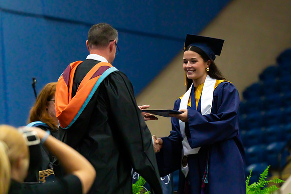 Caleigh_Ponn_Diploma_7085_4x6