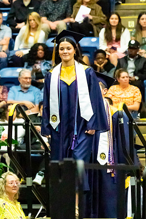Caleigh_Ponn_Valedictorian_6304_4x6