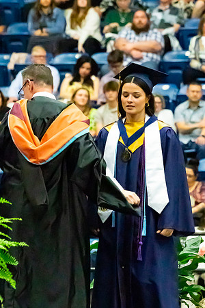 Caleigh_Ponn_Valedictorian_6331_4x6