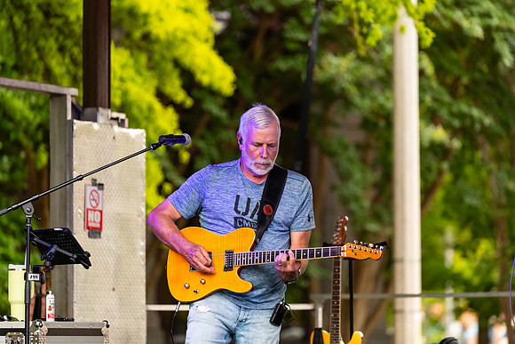 Rob_Campbell_3325_No_Crop