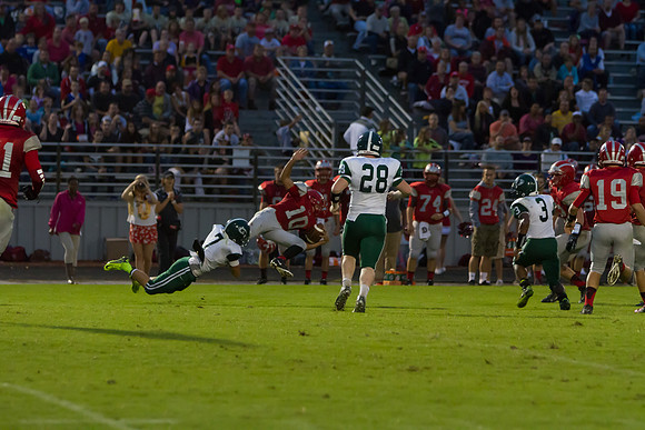 Robin Stigall tackles Bobby Staples
