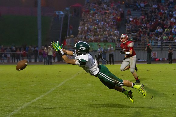 Robin Stigall reaches for a pass